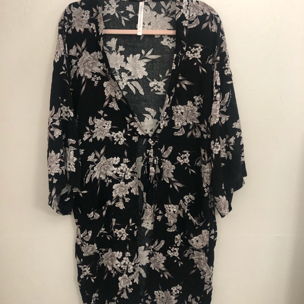 Robe - Picture 2 of 4